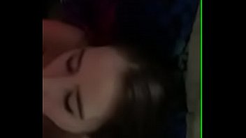 Le llen&oacute_ la cara de leche a la Barbie